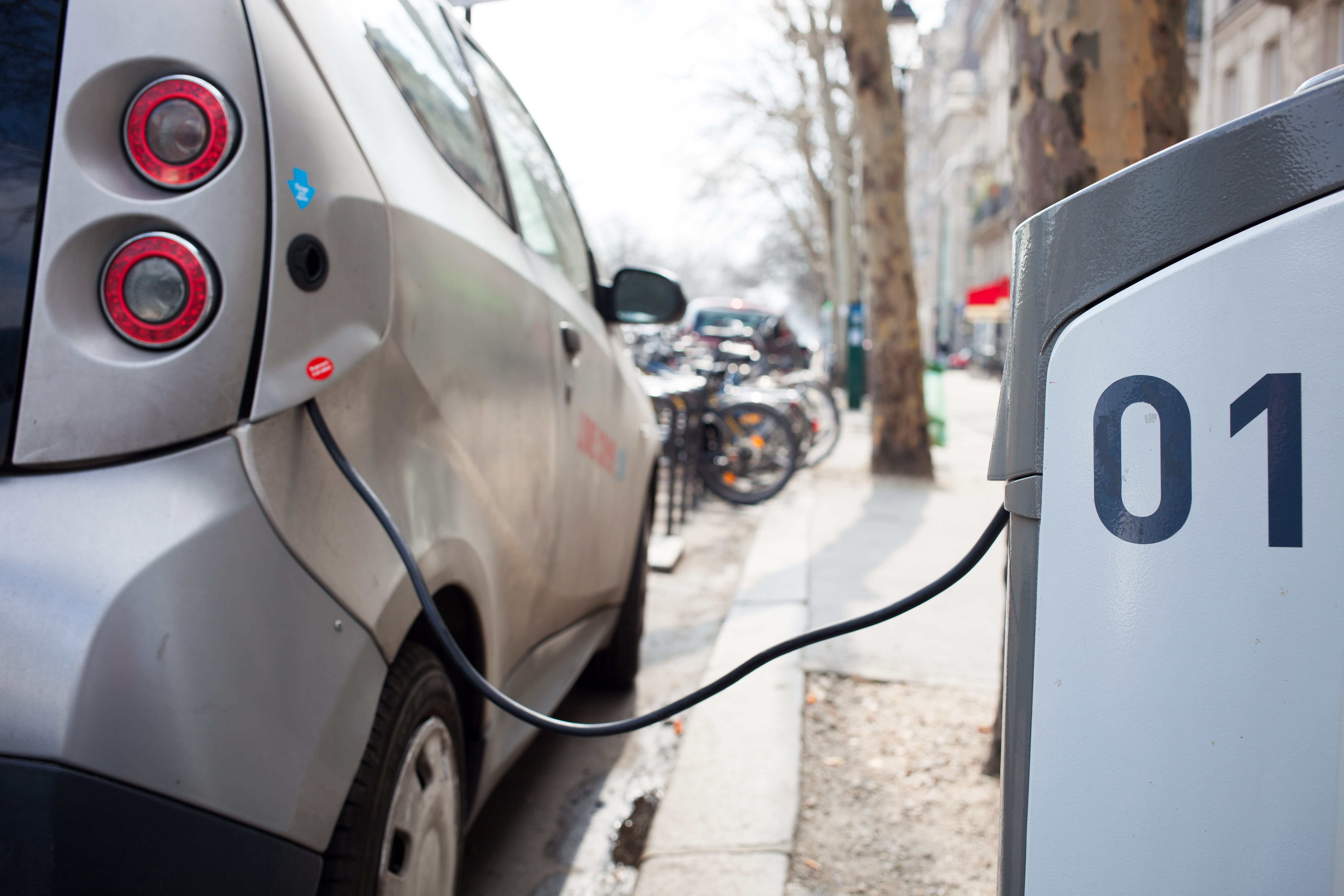 Electric car charging. Photo: Håkan Dahlström
