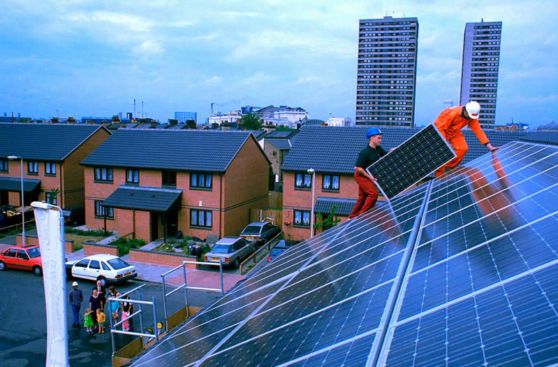 Greenpeace helps to install solar panels on houses in Docklands