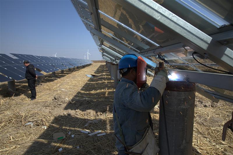 Workers at Dafeng Power Station