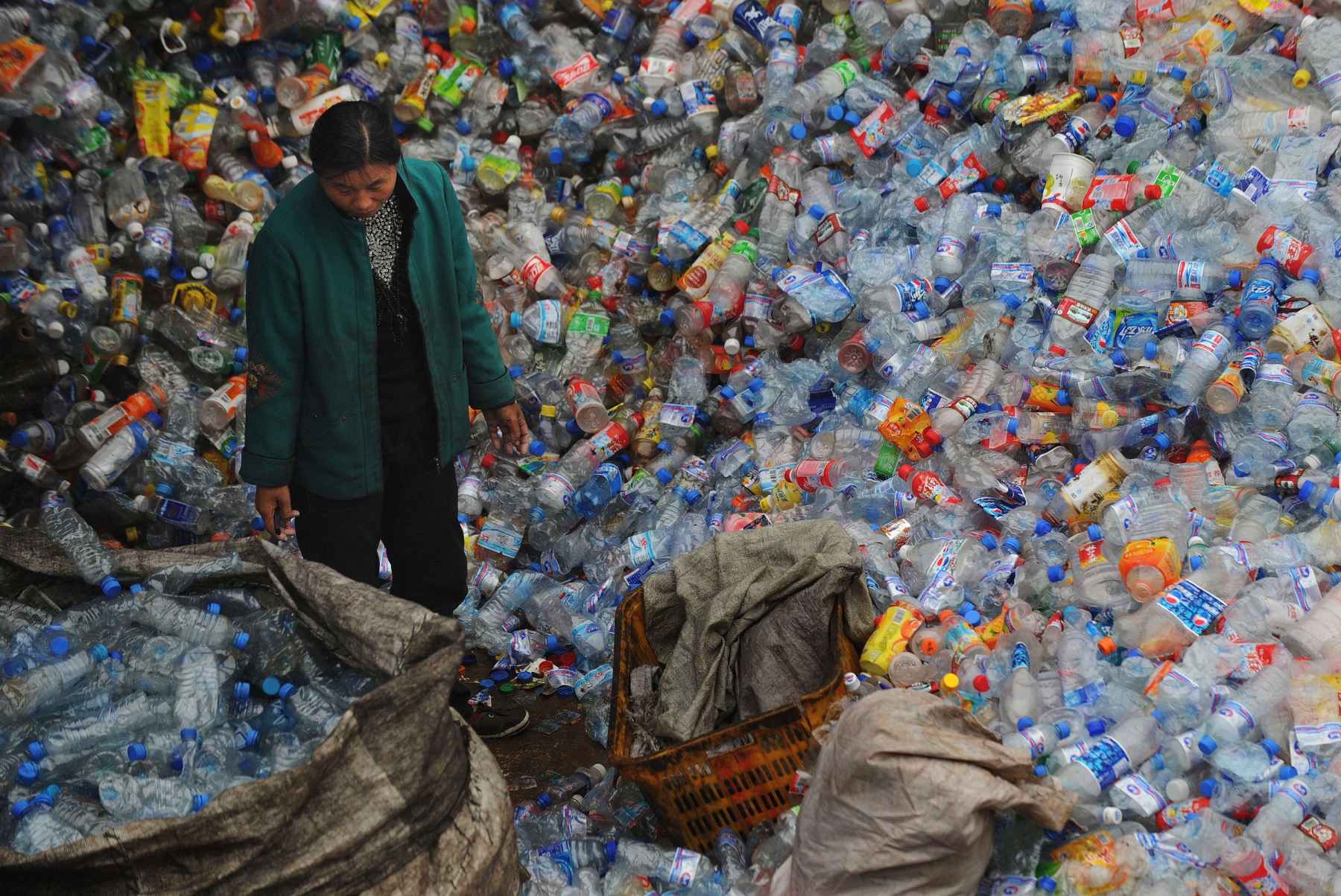 China's plastic scrap ban threatens 'crisis' for UK 